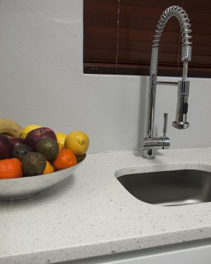 Стільниці з кварцевого каменю Vicostone BQ850