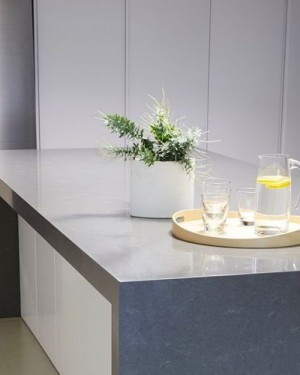 Стільниці з кварцевого каменю Vicostone BQ8806