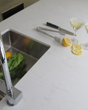 Стільниці з кварцевого каменю Vicostone BQ8220