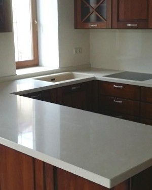 Стільниці з кварцевого каменю Vicostone BQ400