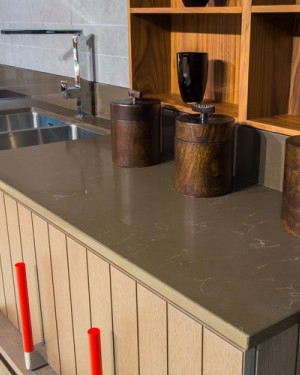 Стільниці з кварцевого каменю Vicostone BQ8370